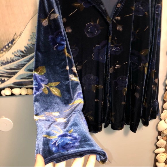 Floral Velvet Top Shirt - Picture 3 of 6